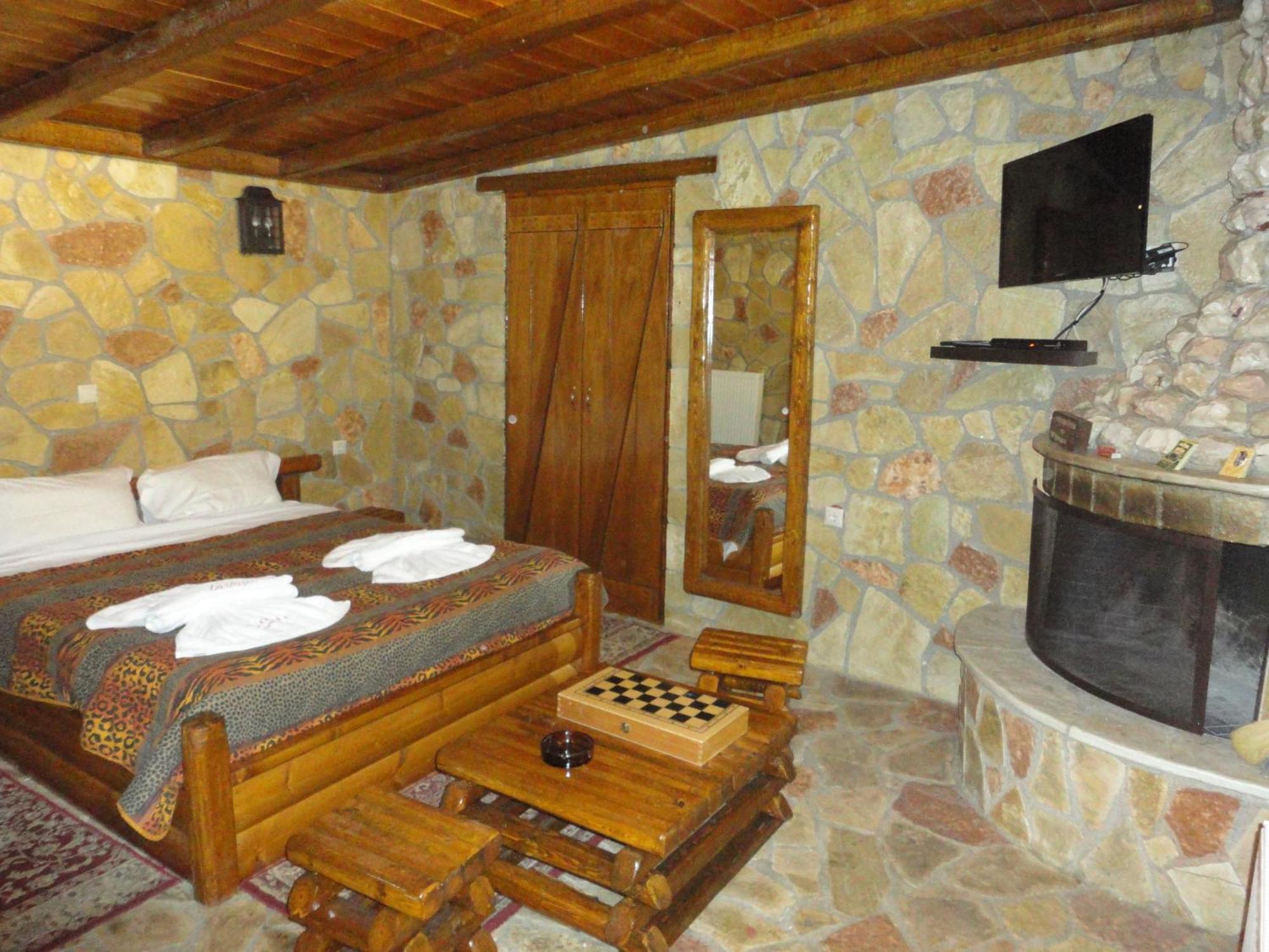Faraggi Guesthouse Kalavryta Esterno foto