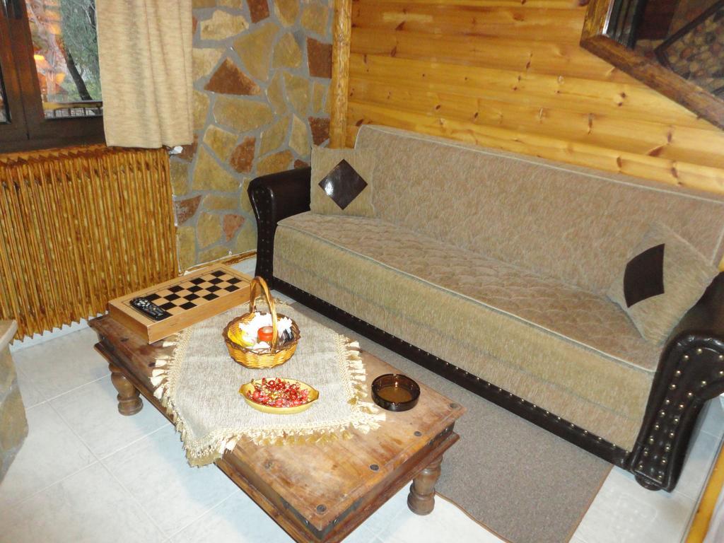 Faraggi Guesthouse Kalavryta Esterno foto