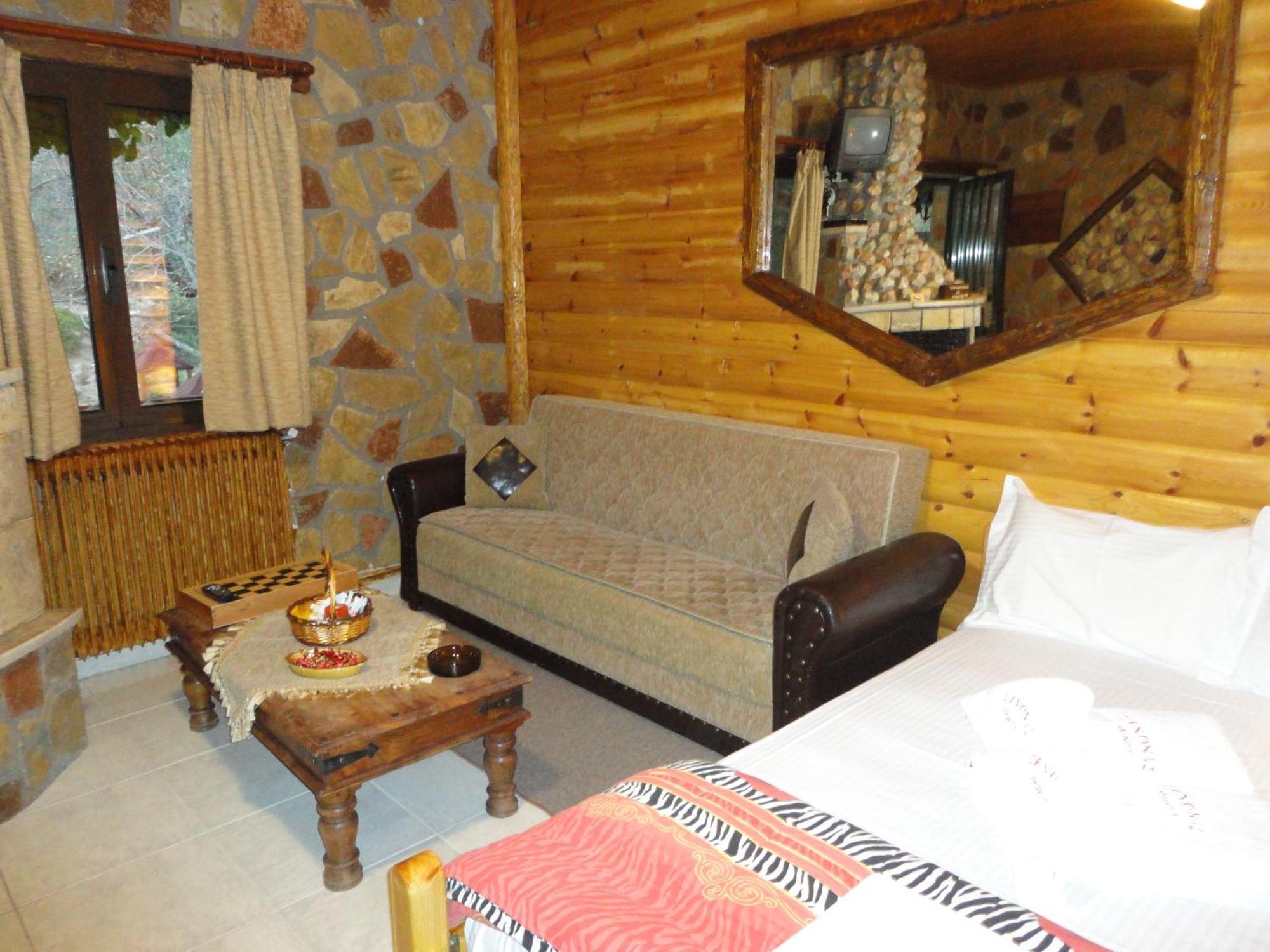 Faraggi Guesthouse Kalavryta Esterno foto