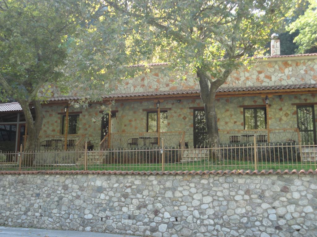 Faraggi Guesthouse Kalavryta Esterno foto