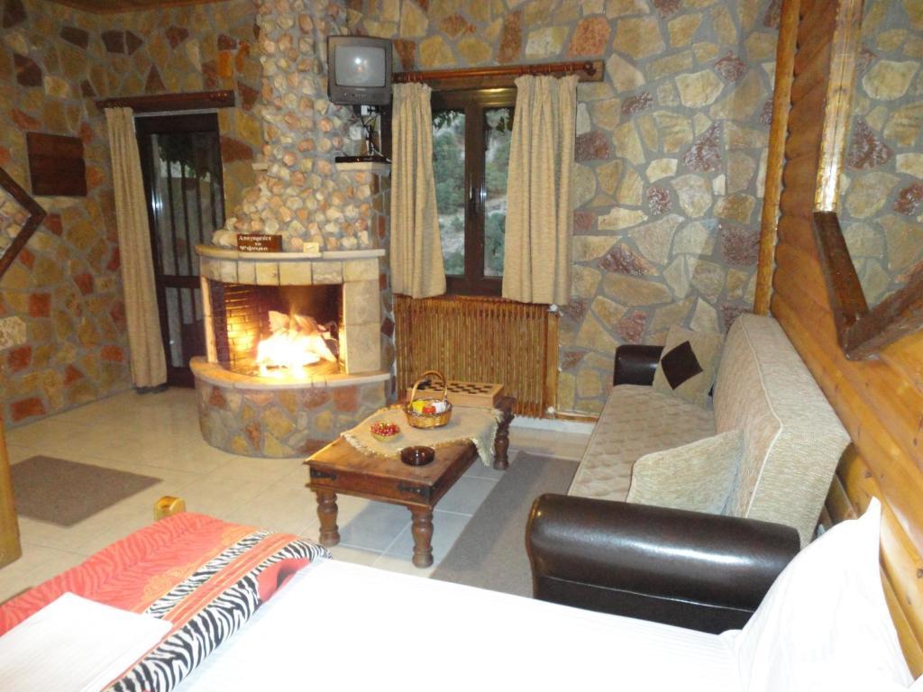 Faraggi Guesthouse Kalavryta Esterno foto
