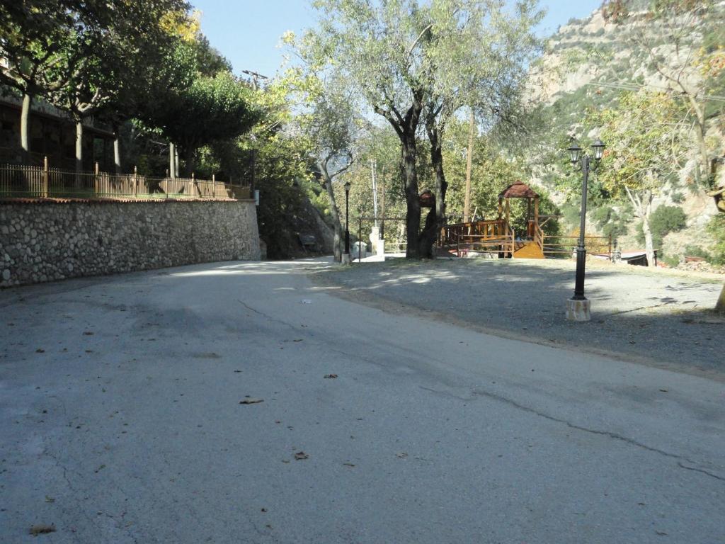Faraggi Guesthouse Kalavryta Esterno foto