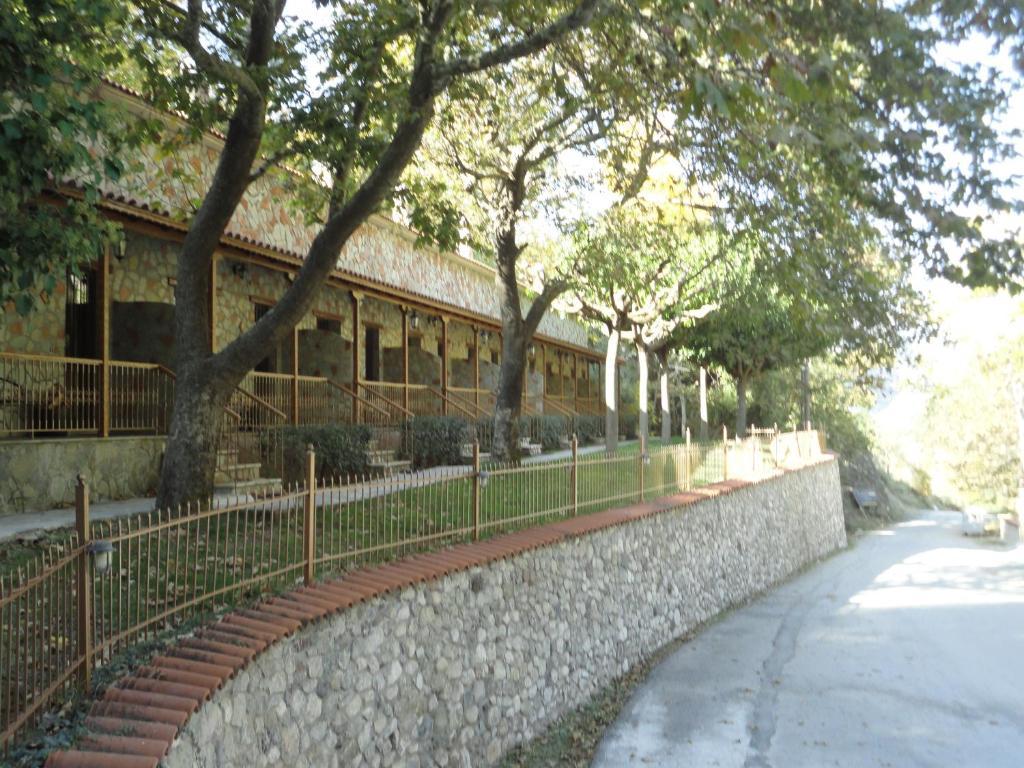 Faraggi Guesthouse Kalavryta Esterno foto